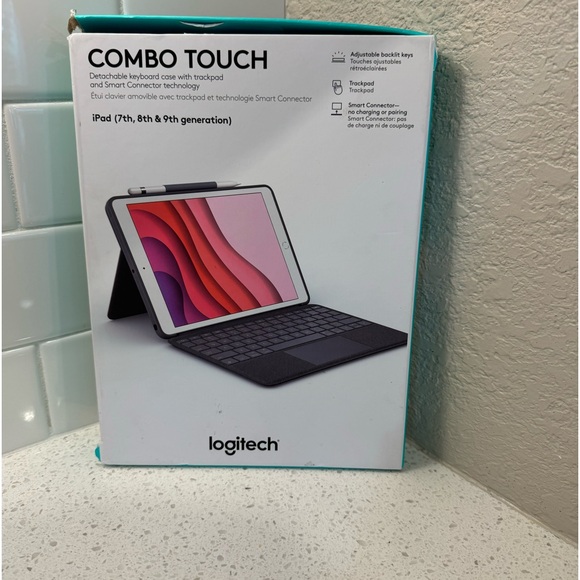 Logitech Combo Touch Detachable Keyboard case - Picture 8 of 9